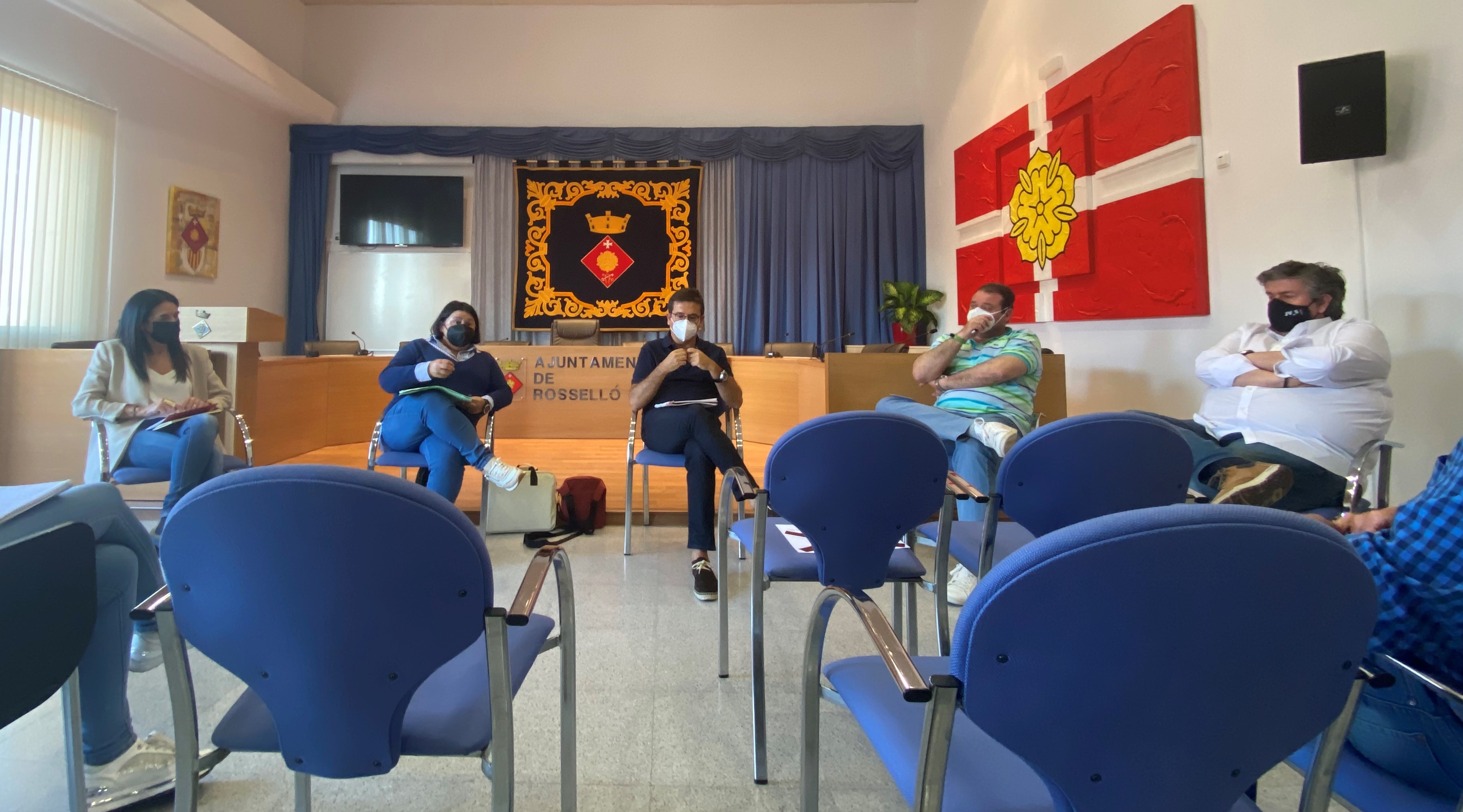 Imatge de la reunió celebrada aquest 25 de maig a la Sala de Plens de l'Ajuntament de Rosselló 